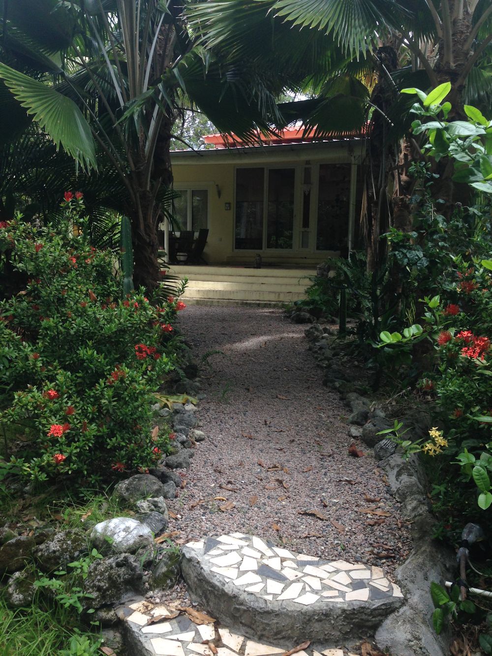 Bungalow "Mangogarden" front view